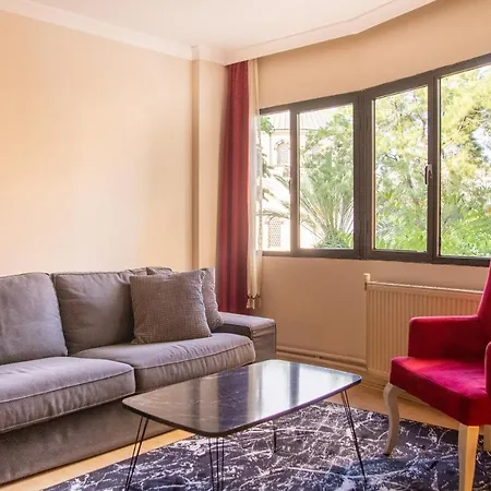 Pleasant And Central Near Kordon With Balcony In Alsancak * 伊兹密尔