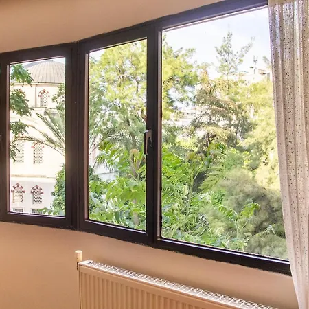 公寓 Pleasant And Central Near Kordon With Balcony In Alsancak *