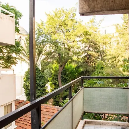Pleasant And Central Near Kordon With Balcony In Alsancak 公寓 *