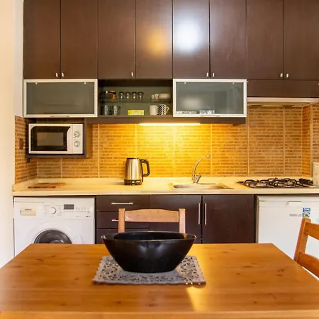 Pleasant And Central Near Kordon With Balcony In Alsancak 公寓 *